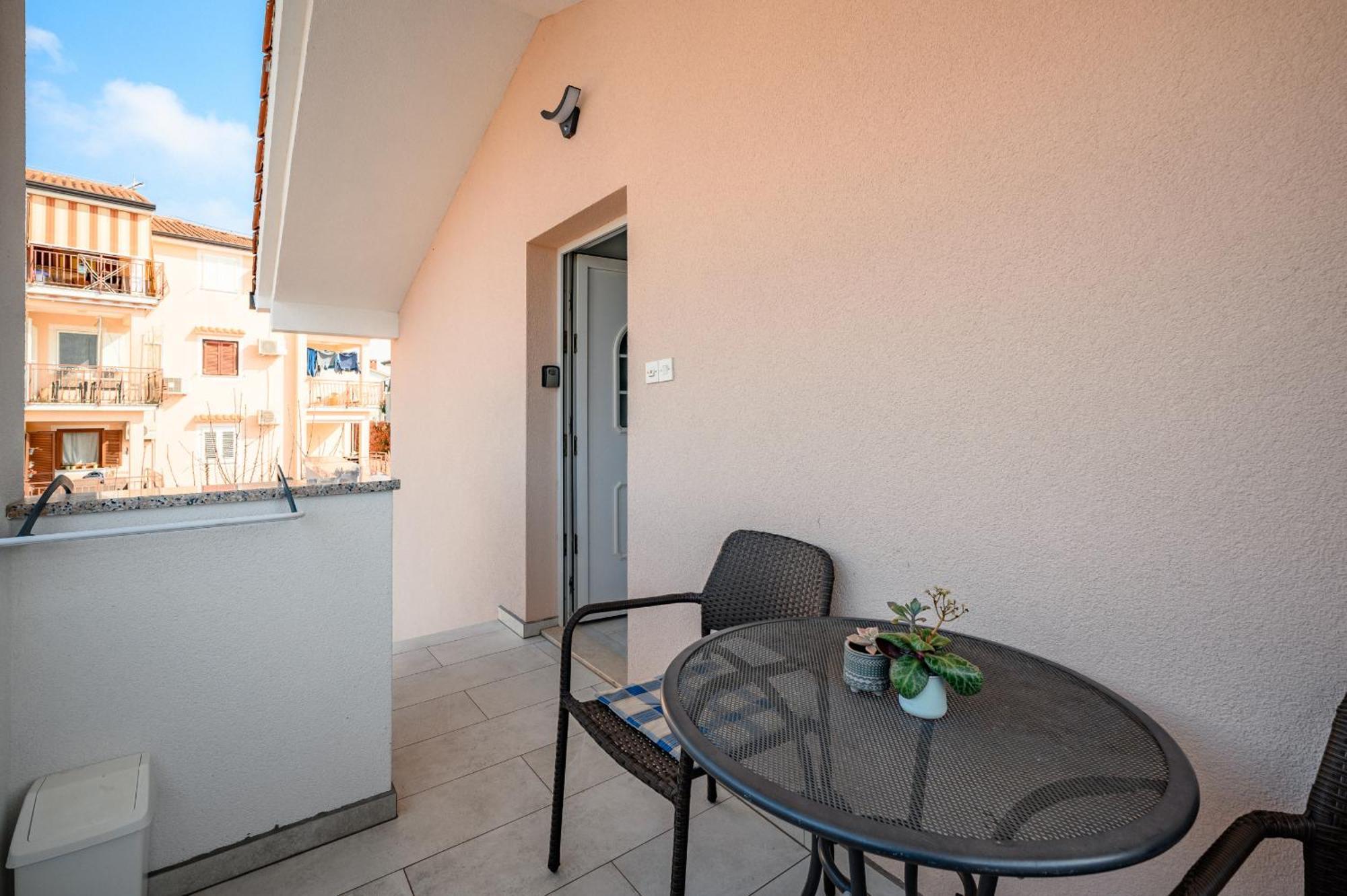 Charming Apartments Rose 1&2 With Pool Porec Exterior photo