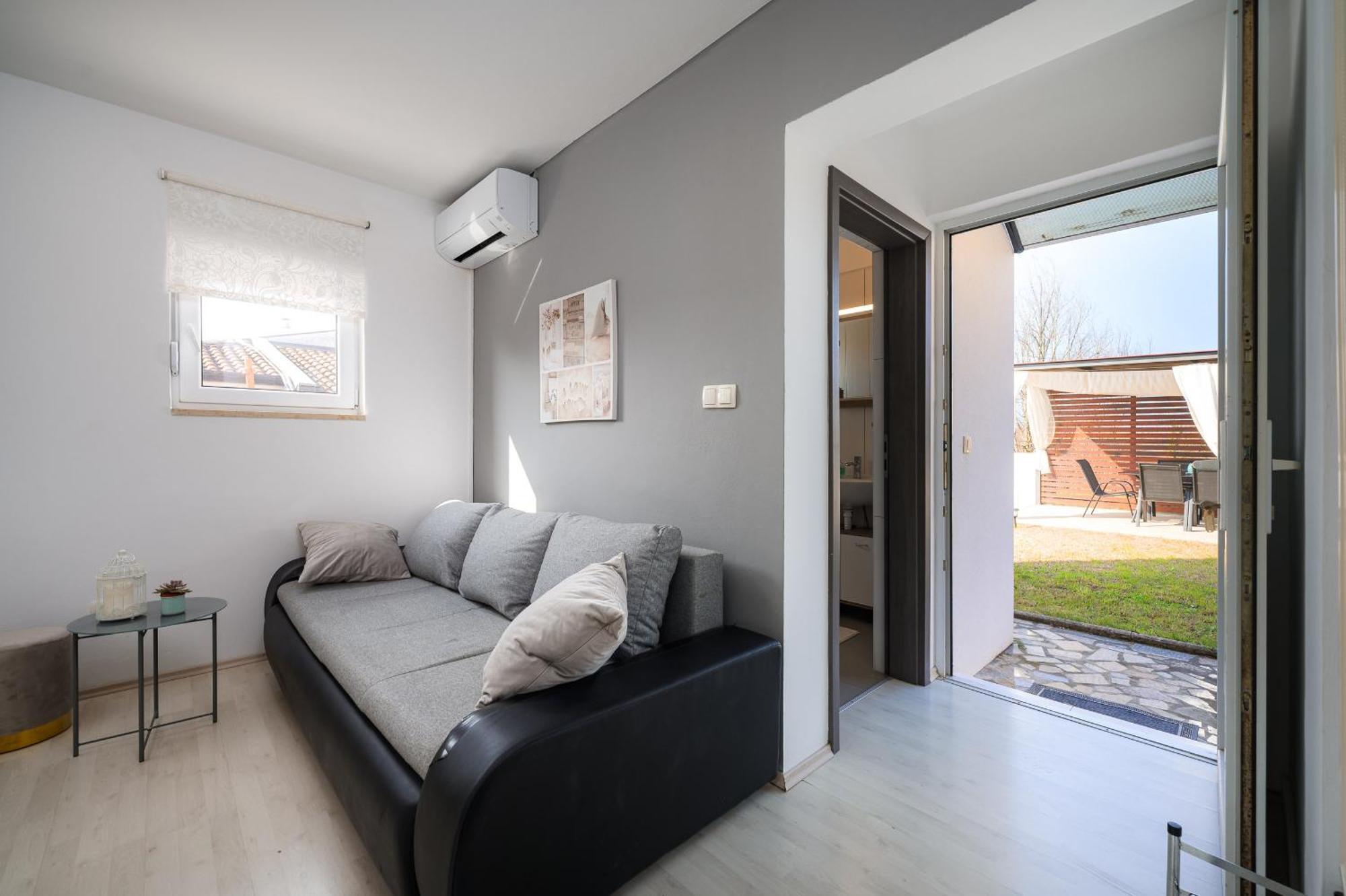Charming Apartments Rose 1&2 With Pool Porec Exterior photo