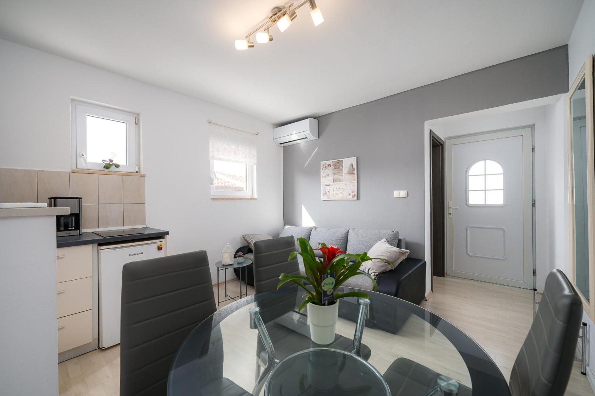 Charming Apartments Rose 1&2 With Pool Porec Exterior photo